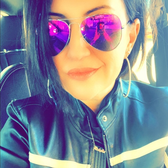 Meet your Posher, Michelle - Picture 1 of 1